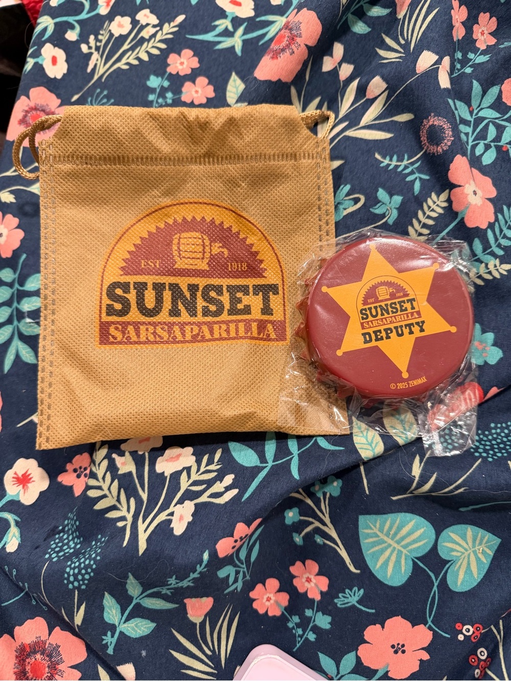 Fallout New Vegas Sunset Sarsaparilla Deputy Magnetic Bottle Opener w/ Pouch